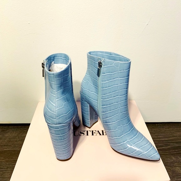 JustFab Shoes - Light blue booties